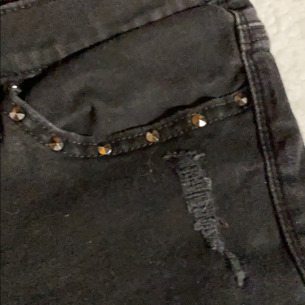 Shorts - Picture 3 of 4